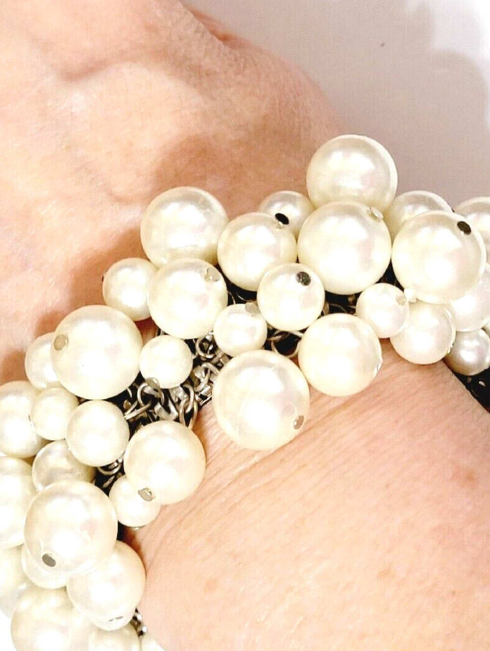 Vintage Wide Mid-century White Faux Pearl Expansion Cha-Cha Bracelet sbr-56